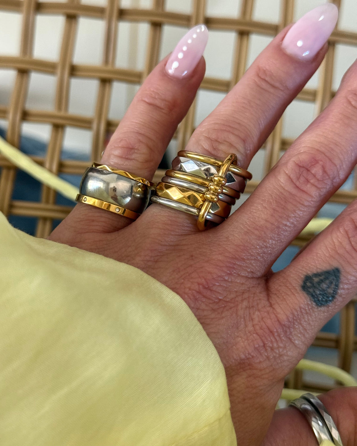 MINIMAL SHIMMER RING (SIZE 7)