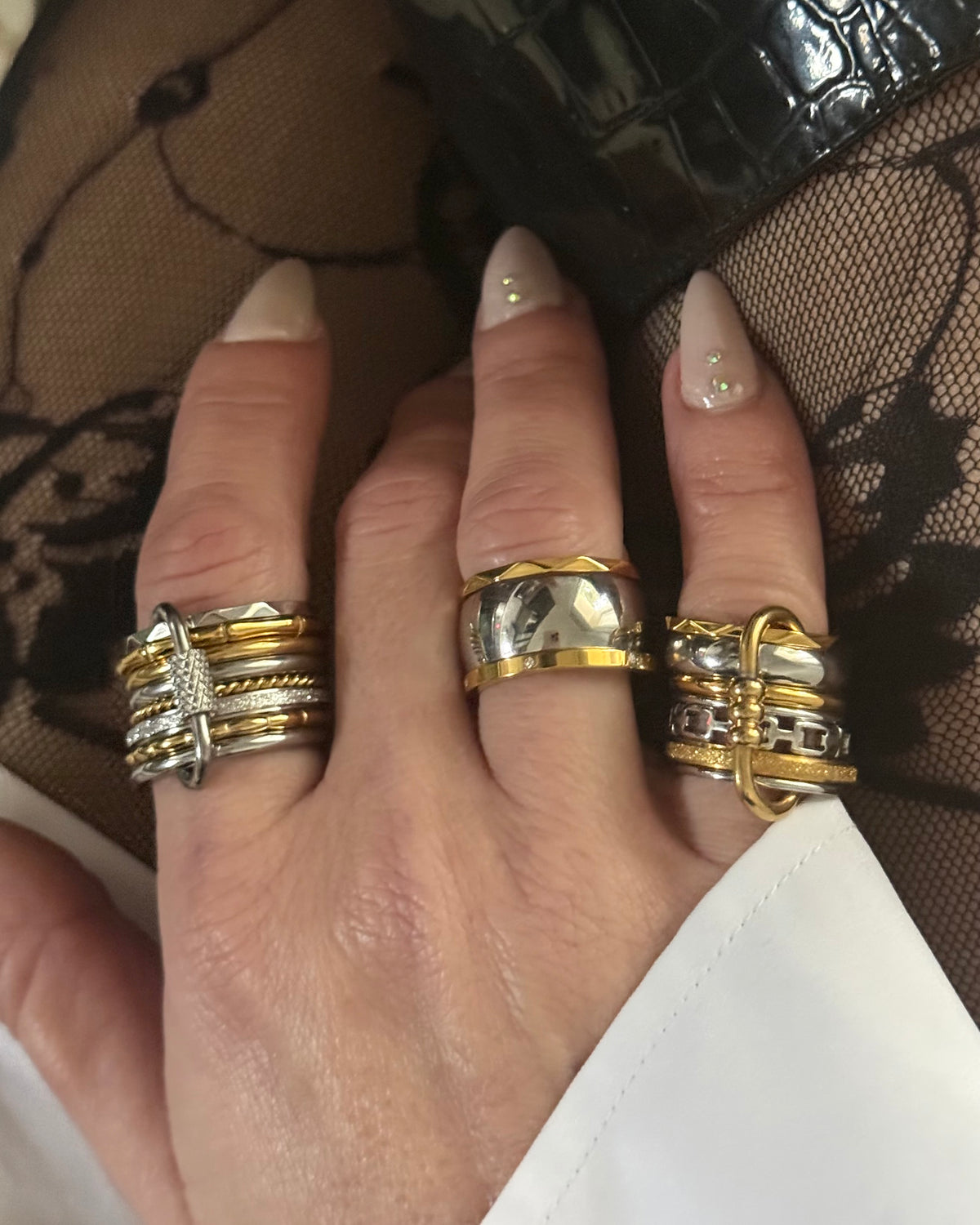 MINIMAL SHIMMER RING (SIZE 7)