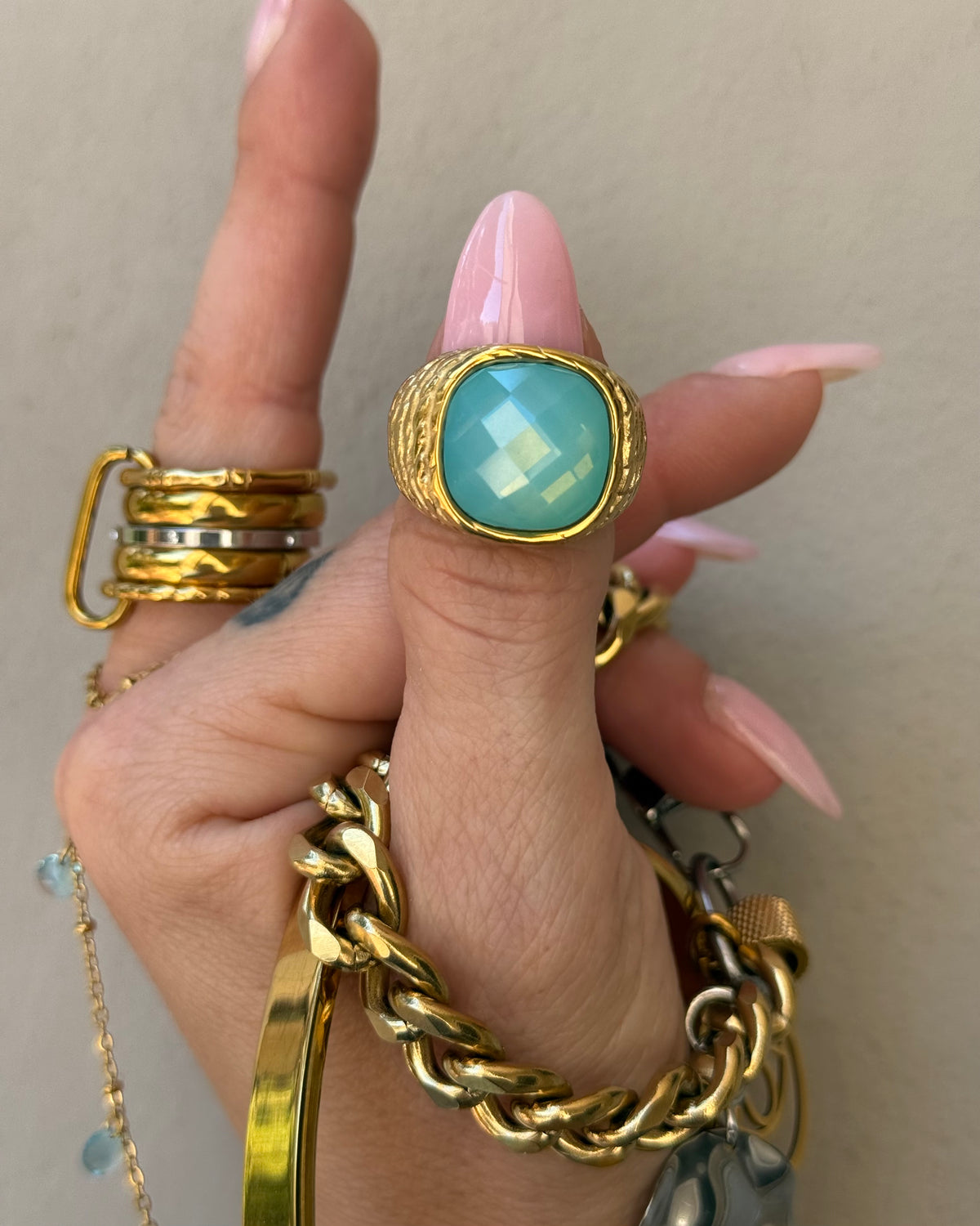 LINKED GOLD RING (SIZE 7)