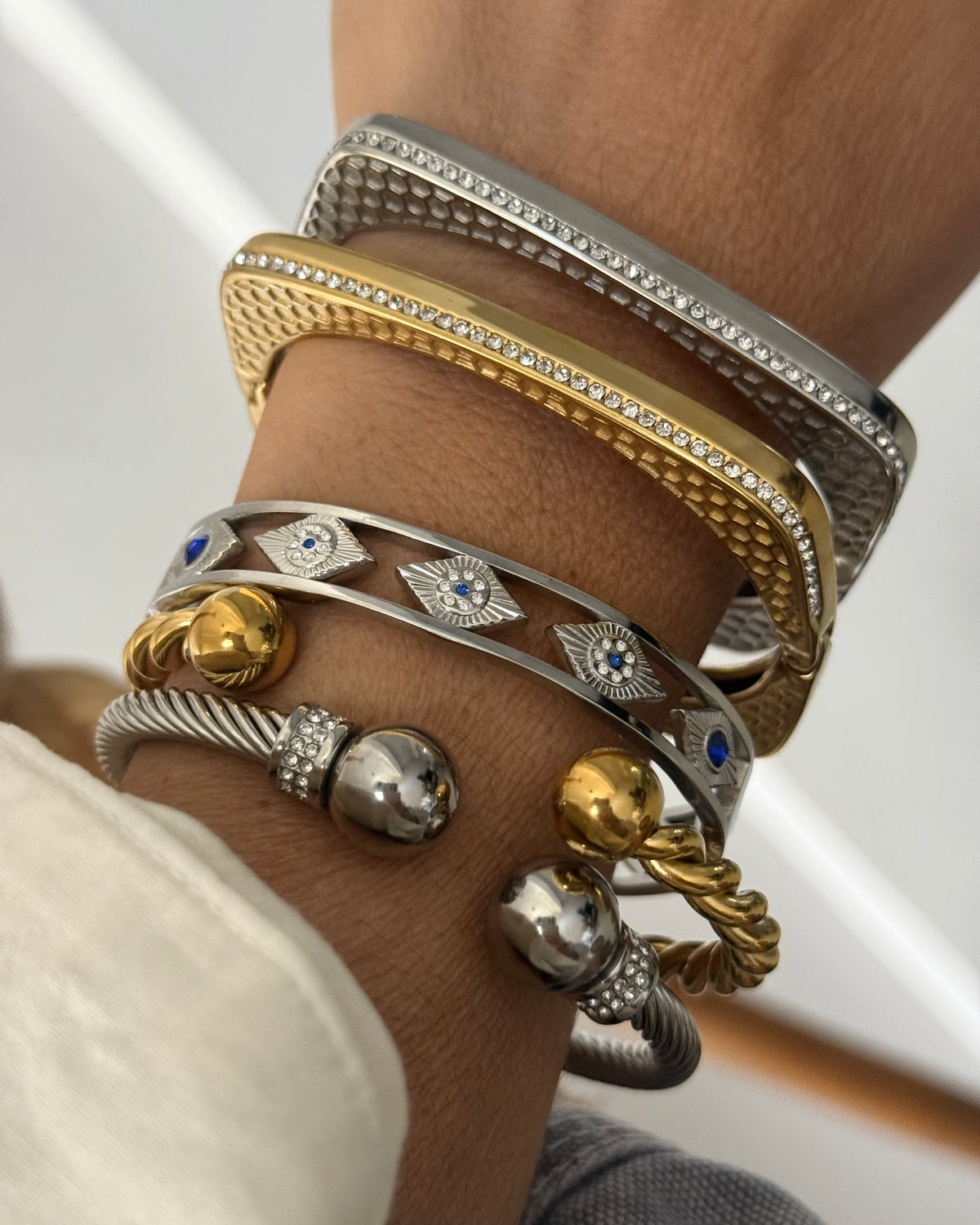 BLUE EYE BANGLE