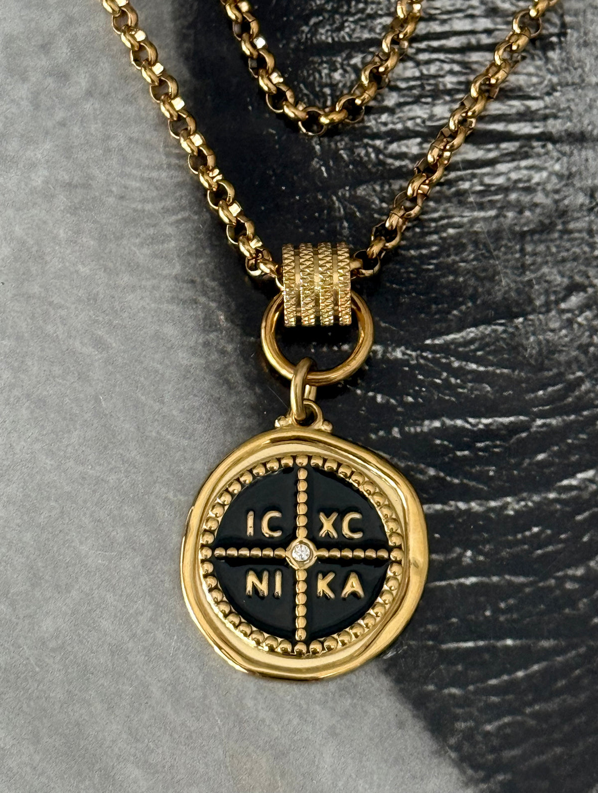 NIKA MEDALLION NECKLACE