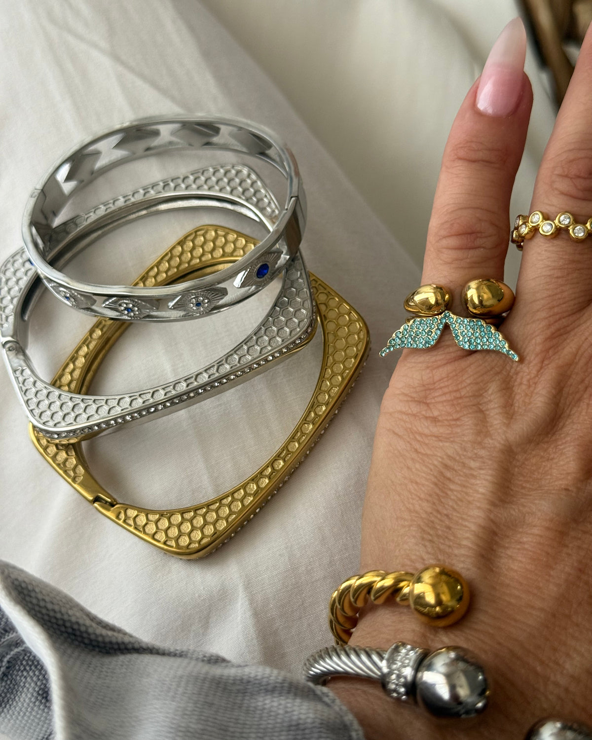 BLUE EYE BANGLE