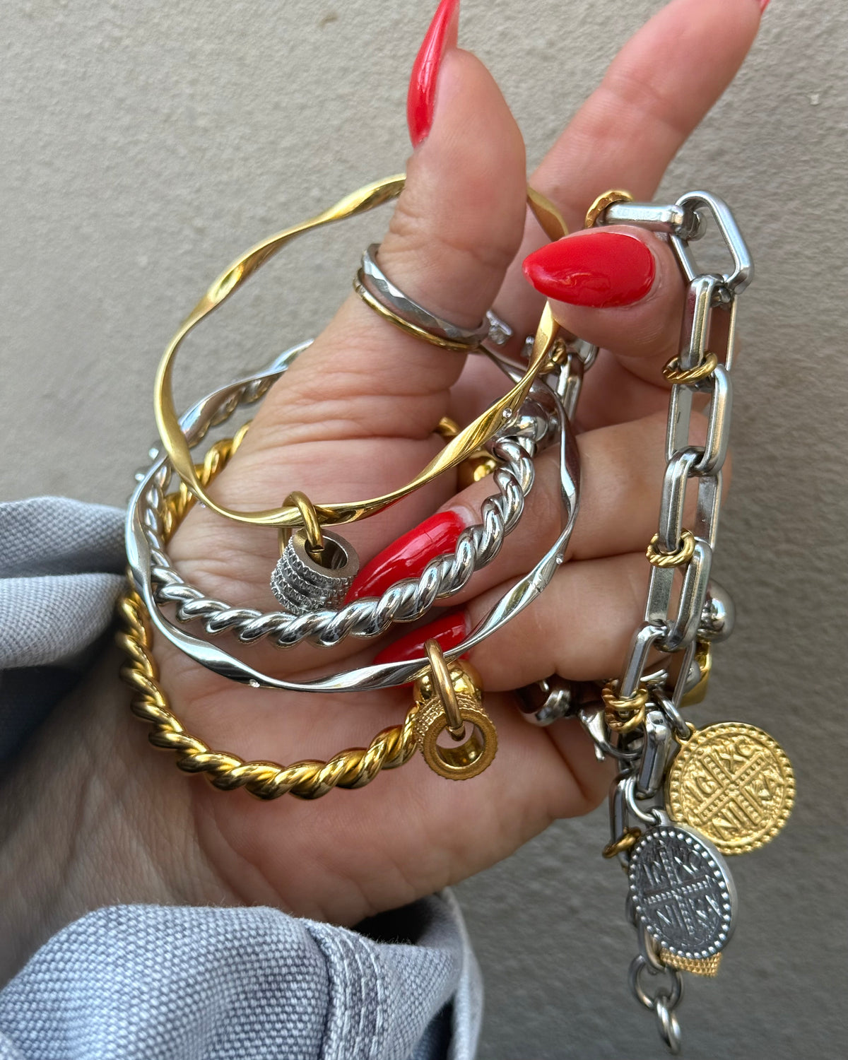 ROPE CUFF