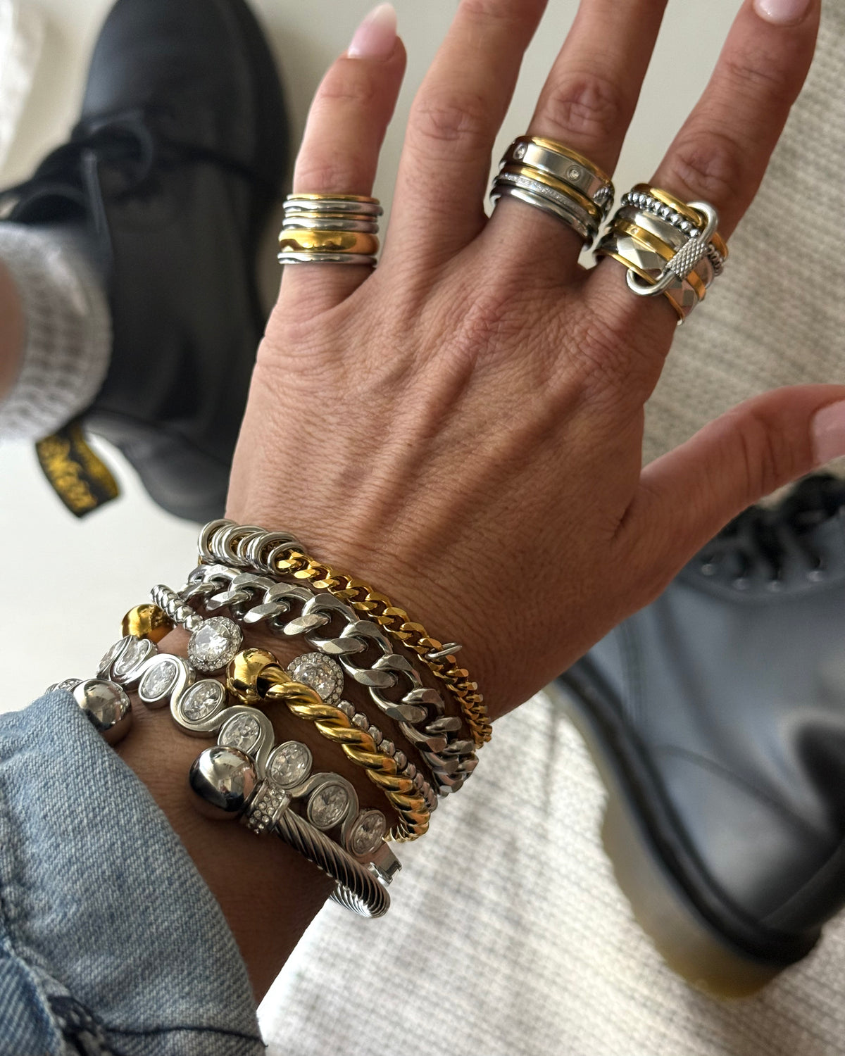 CRYSTAL LINE BANGLE
