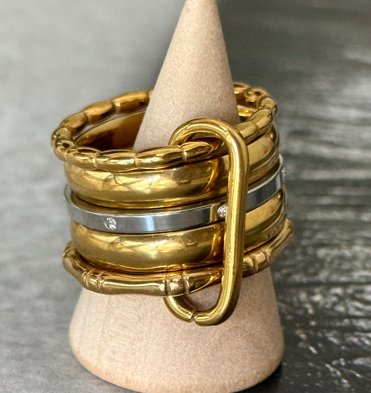 LINKED GOLD RING (SIZE 7)