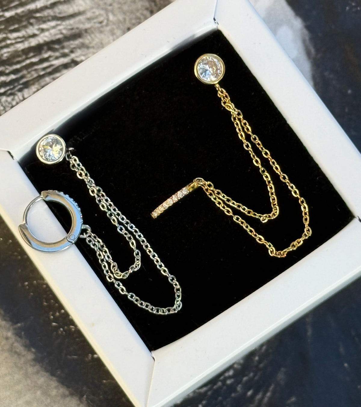DOUBLE CHAIN GLOW - ONE PIECE EARRING