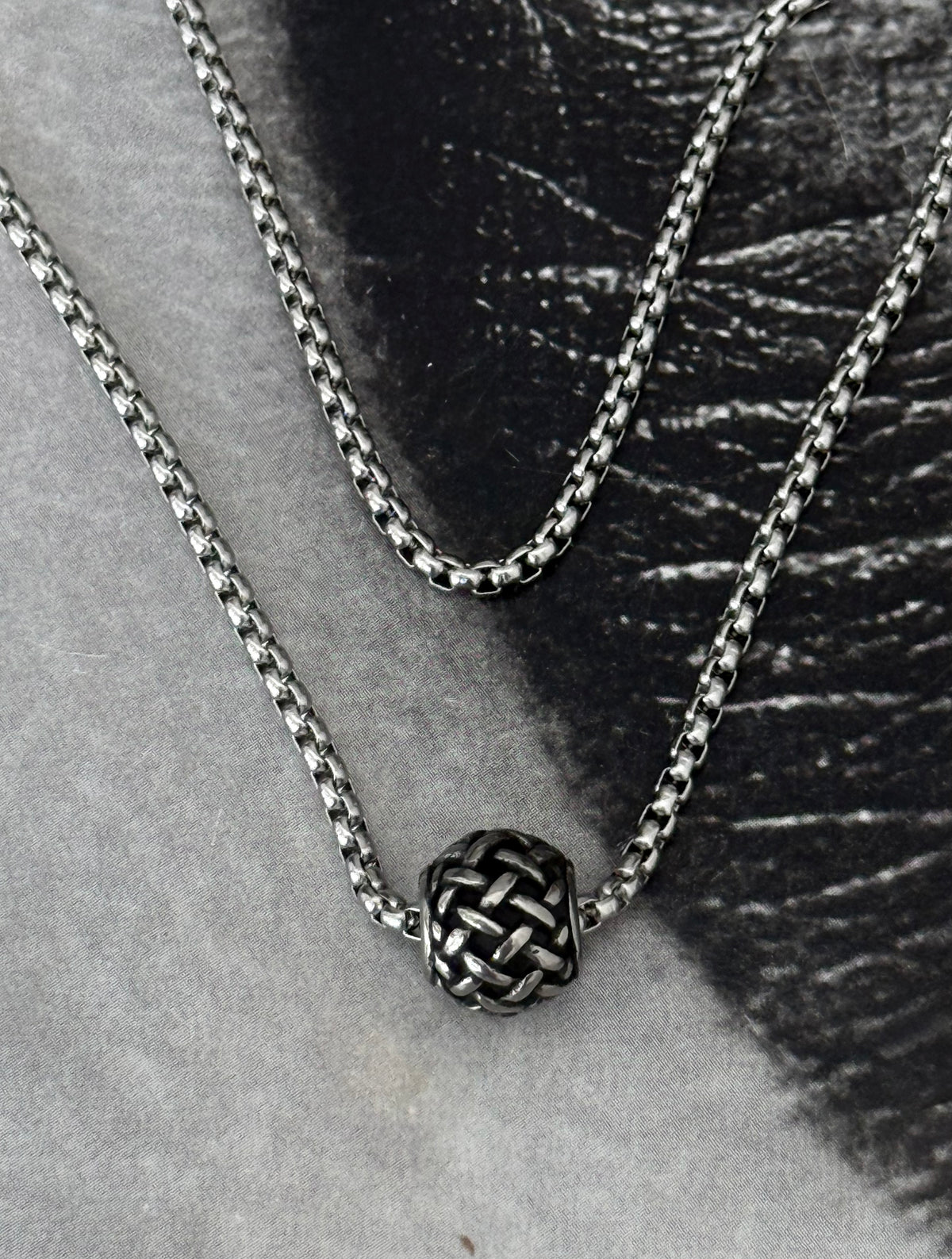 BOX CHAIN BARREL NECKLACE