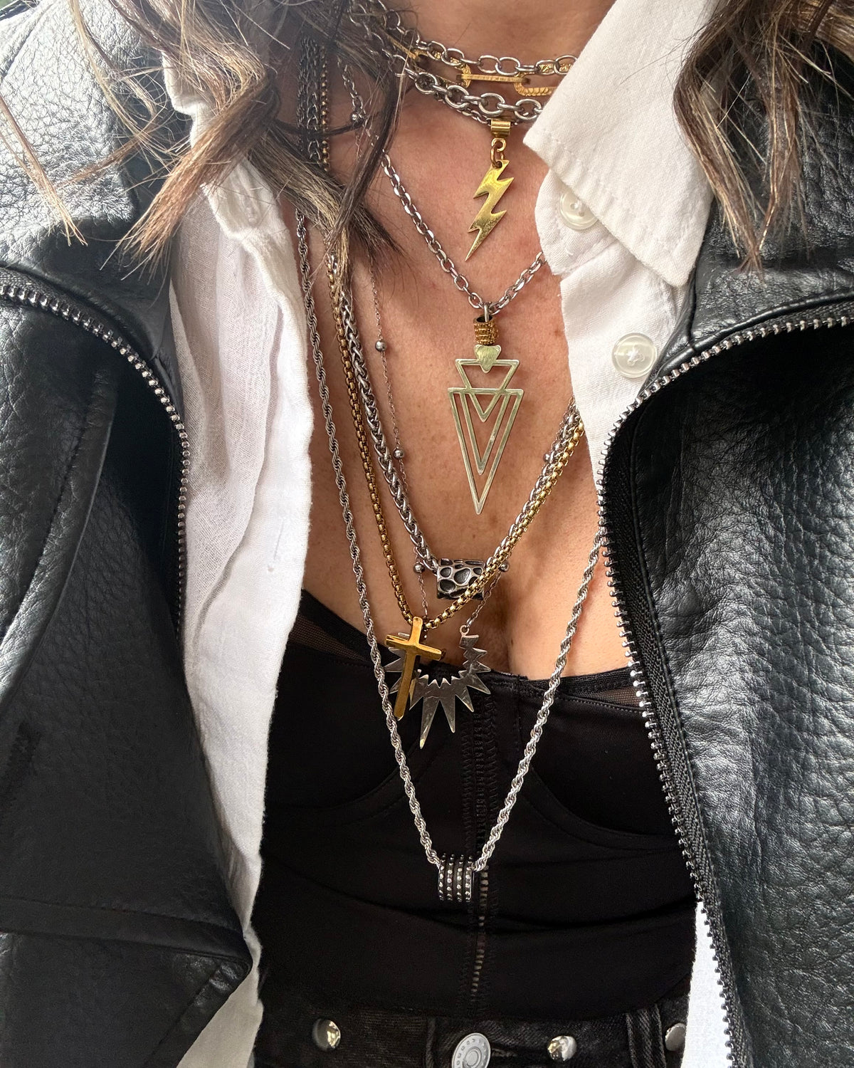 EDGE BARREL NECKLACE