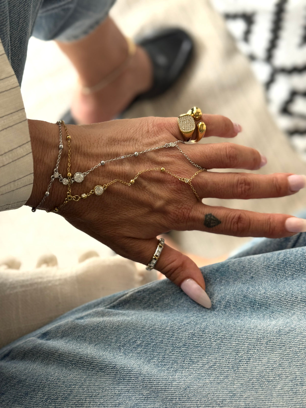 GOLD HAND RING