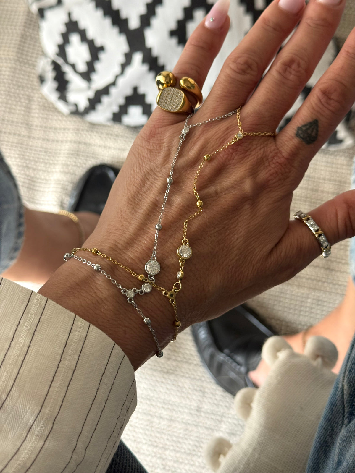 GOLD HAND RING
