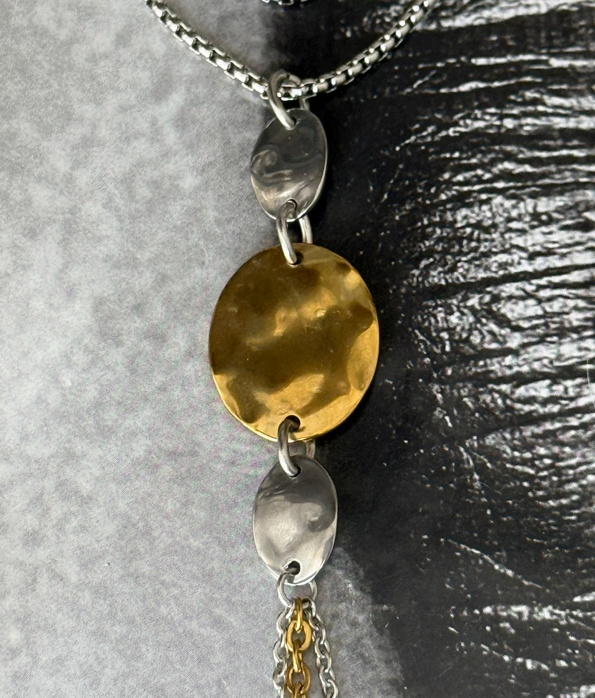 MOLTEN TIE NECKLACE