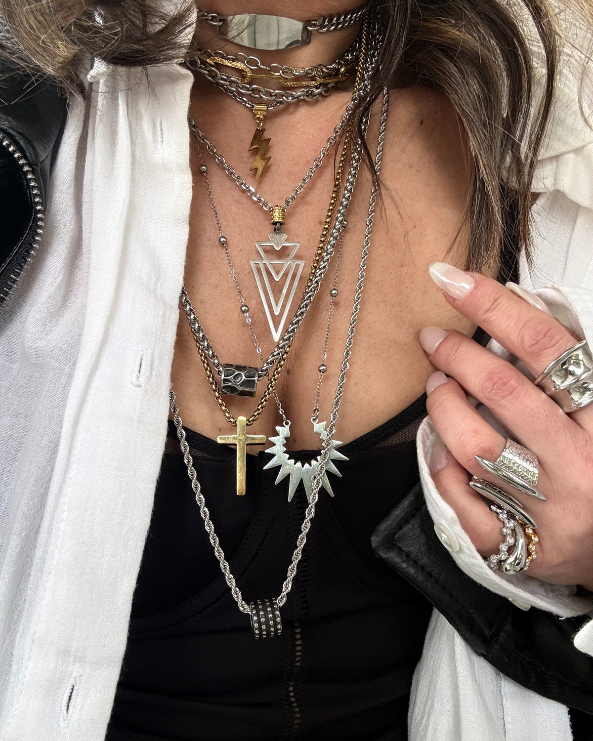 EDGE BARREL NECKLACE