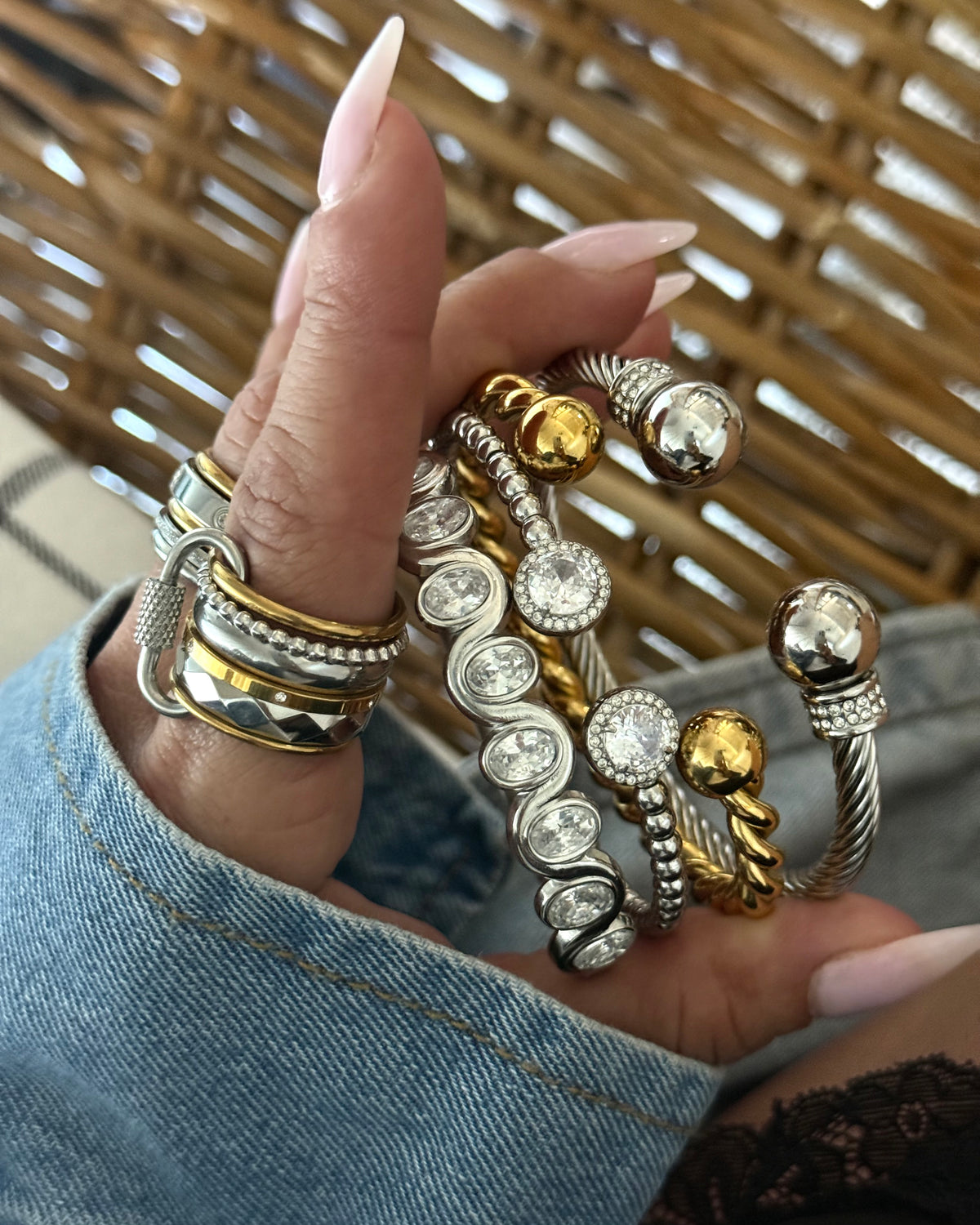 CRYSTAL LINE BANGLE