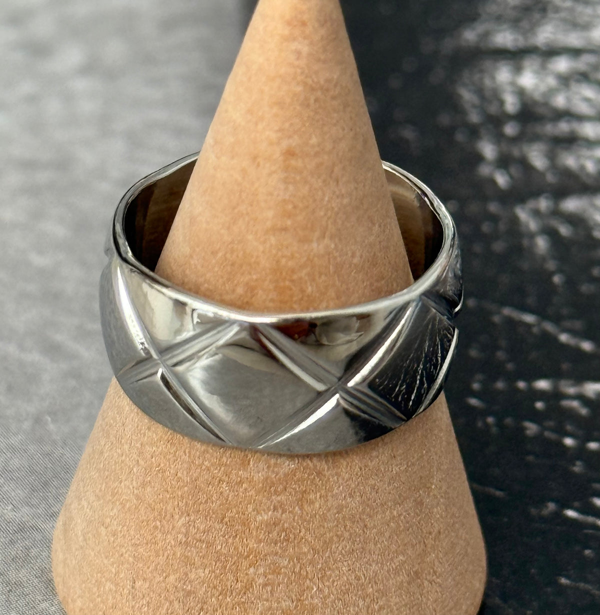 CHEVALIER QUILTED SILVER RING (SIZE 5-6)