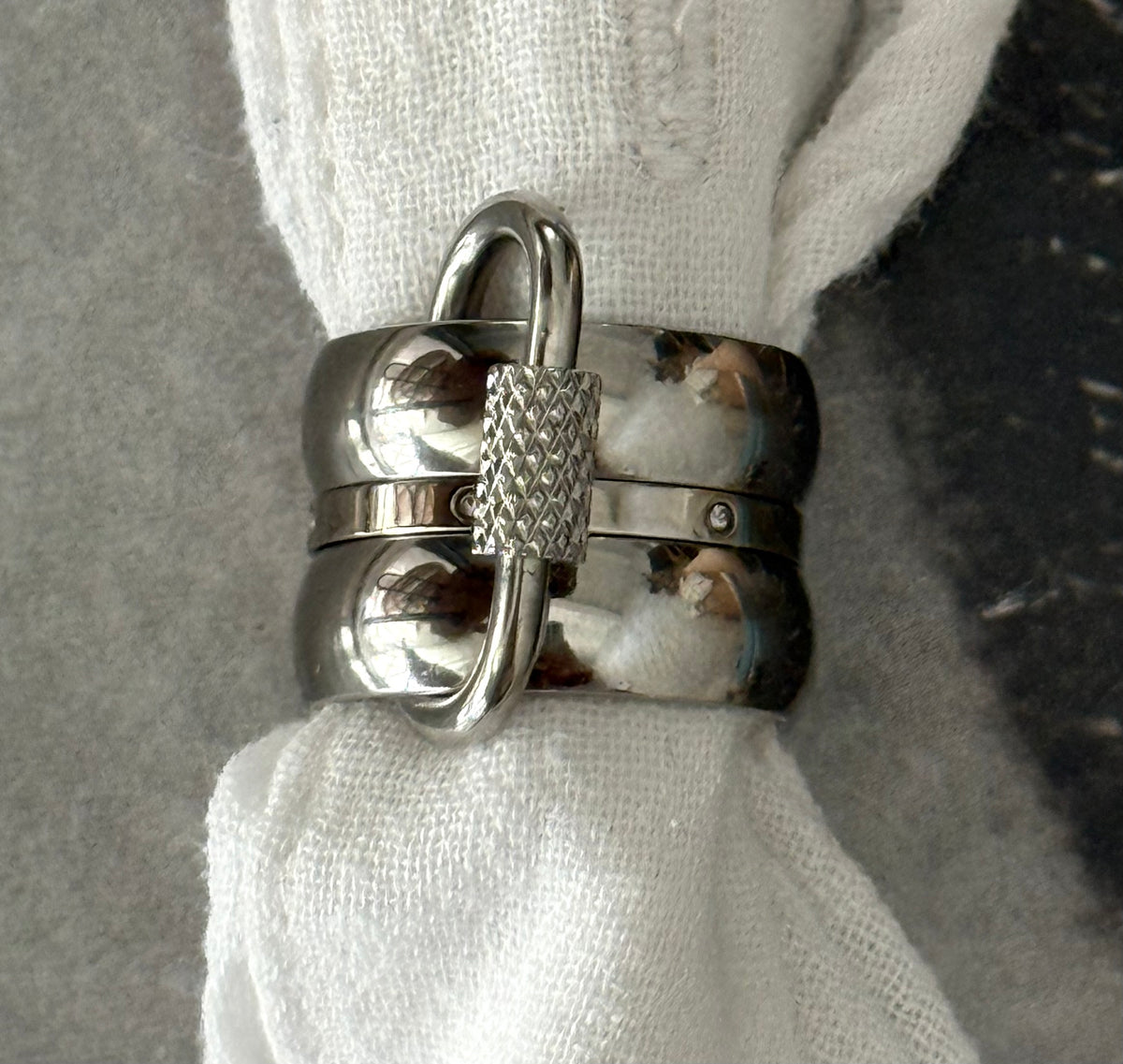 CHEVALIER SILVER RING   (SIZE 6)