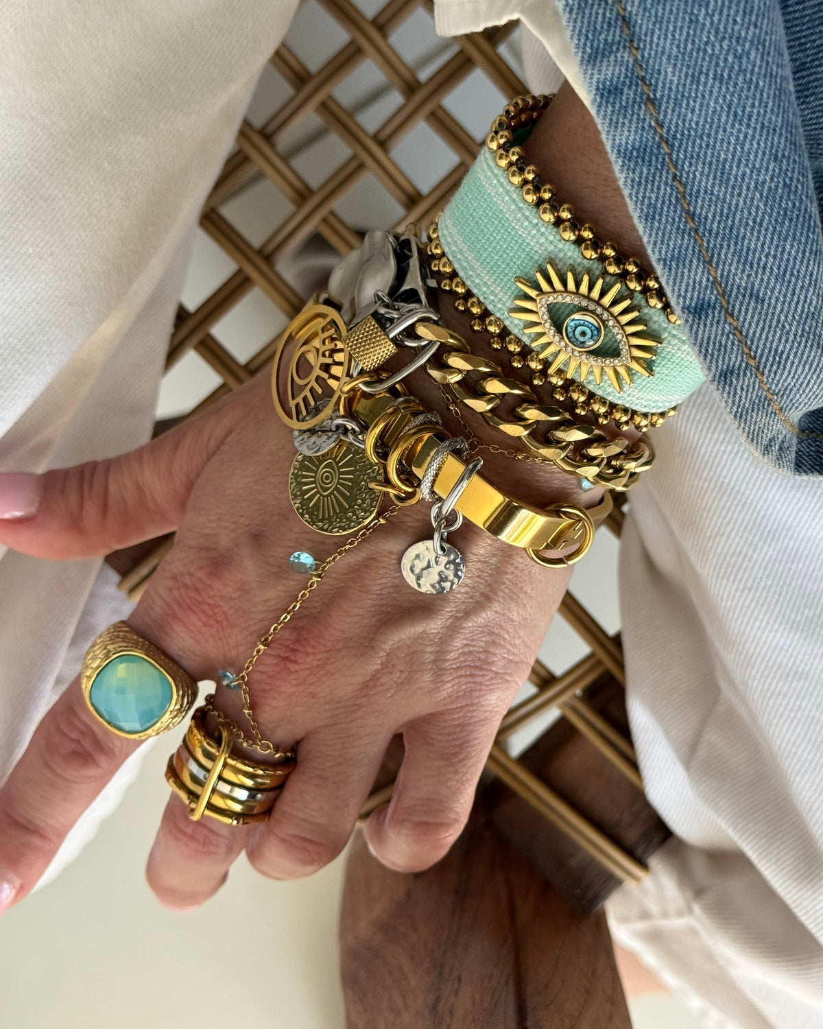 LINKED GOLD RING (SIZE 7)