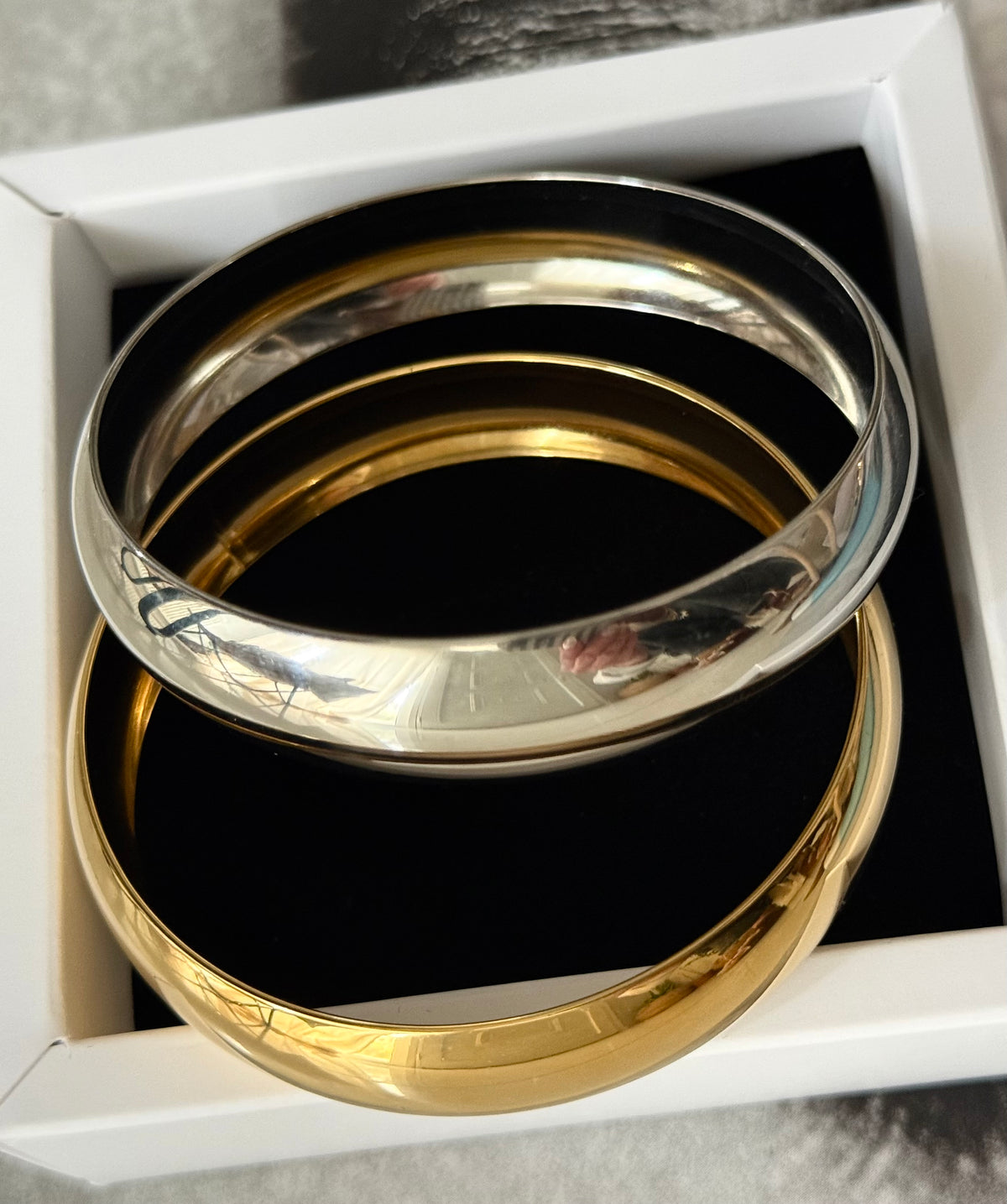 ESSENTIAL BANGLE