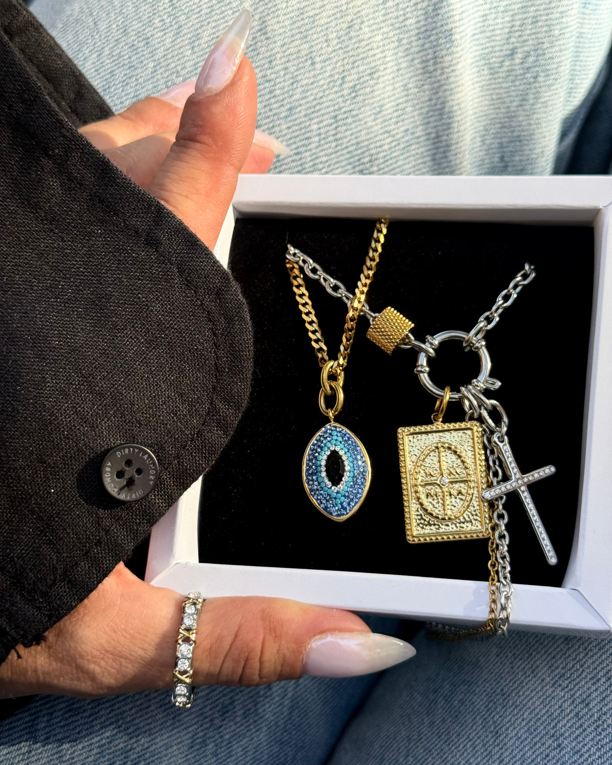 MIDNIGHT EYE NECKLACE