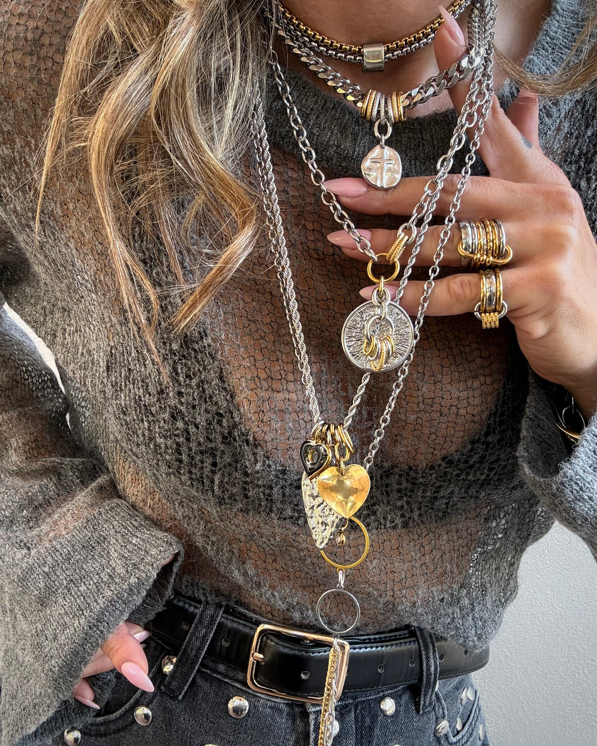 CROSS ATTITUDE NECKLACE