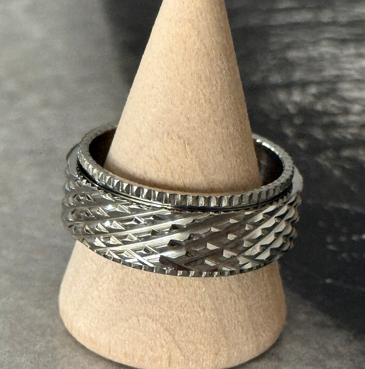 SILVER SPIN RING