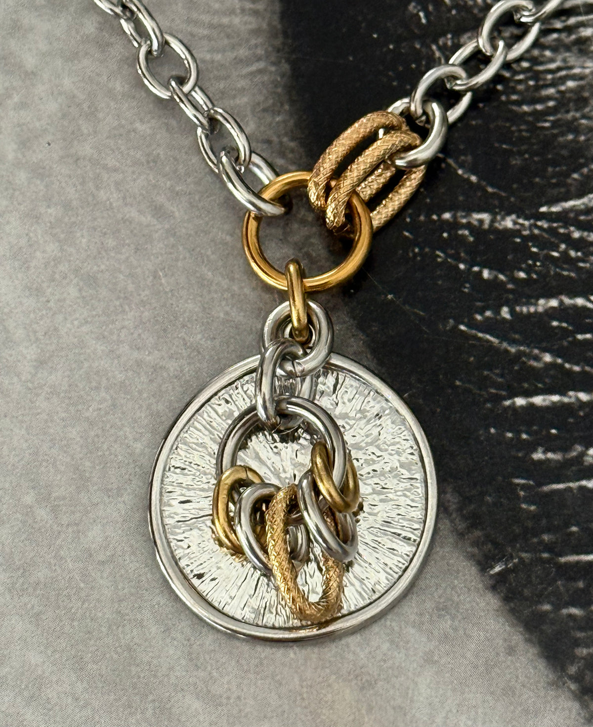 MIX MEDALLION NECKLACE