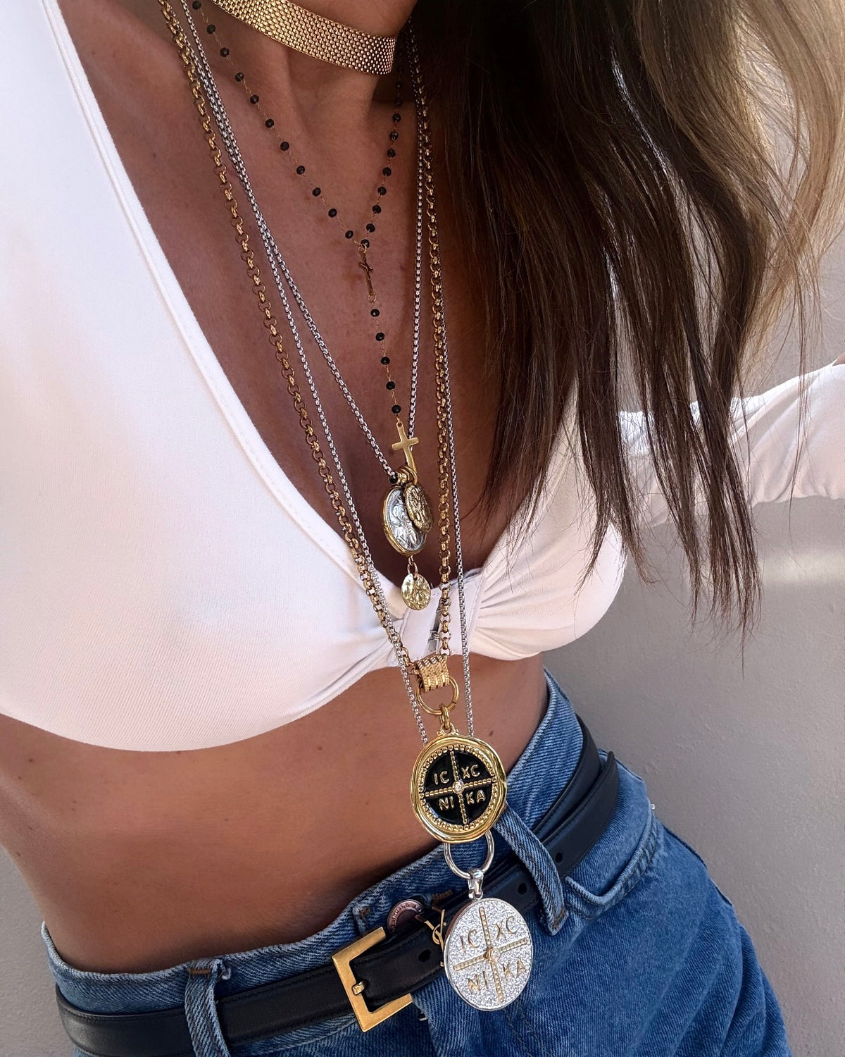 NIKA MEDALLION NECKLACE