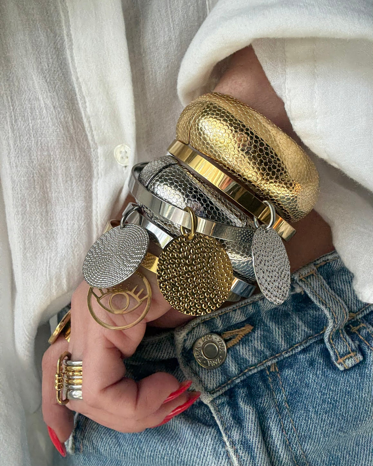 TERRA TEXTURE HANDCUFF