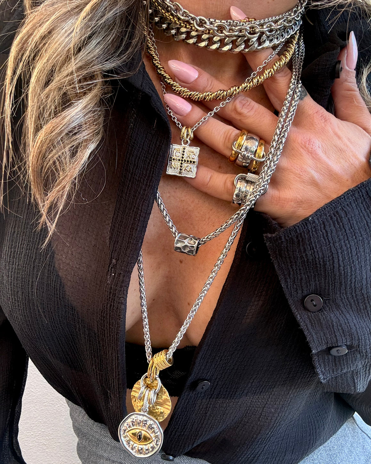 TWIST & CROSS NECKLACE