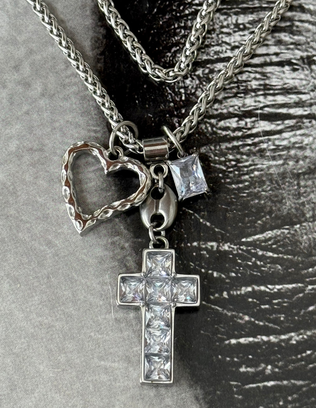 CROSS SPARK NECKLACE