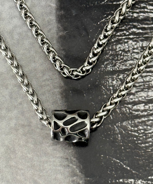 EDGE BARREL NECKLACE