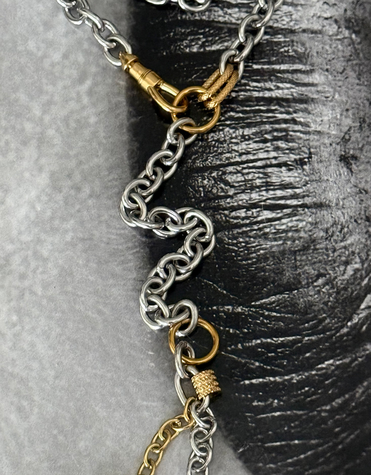 TIE CHUNKY NECKLACE