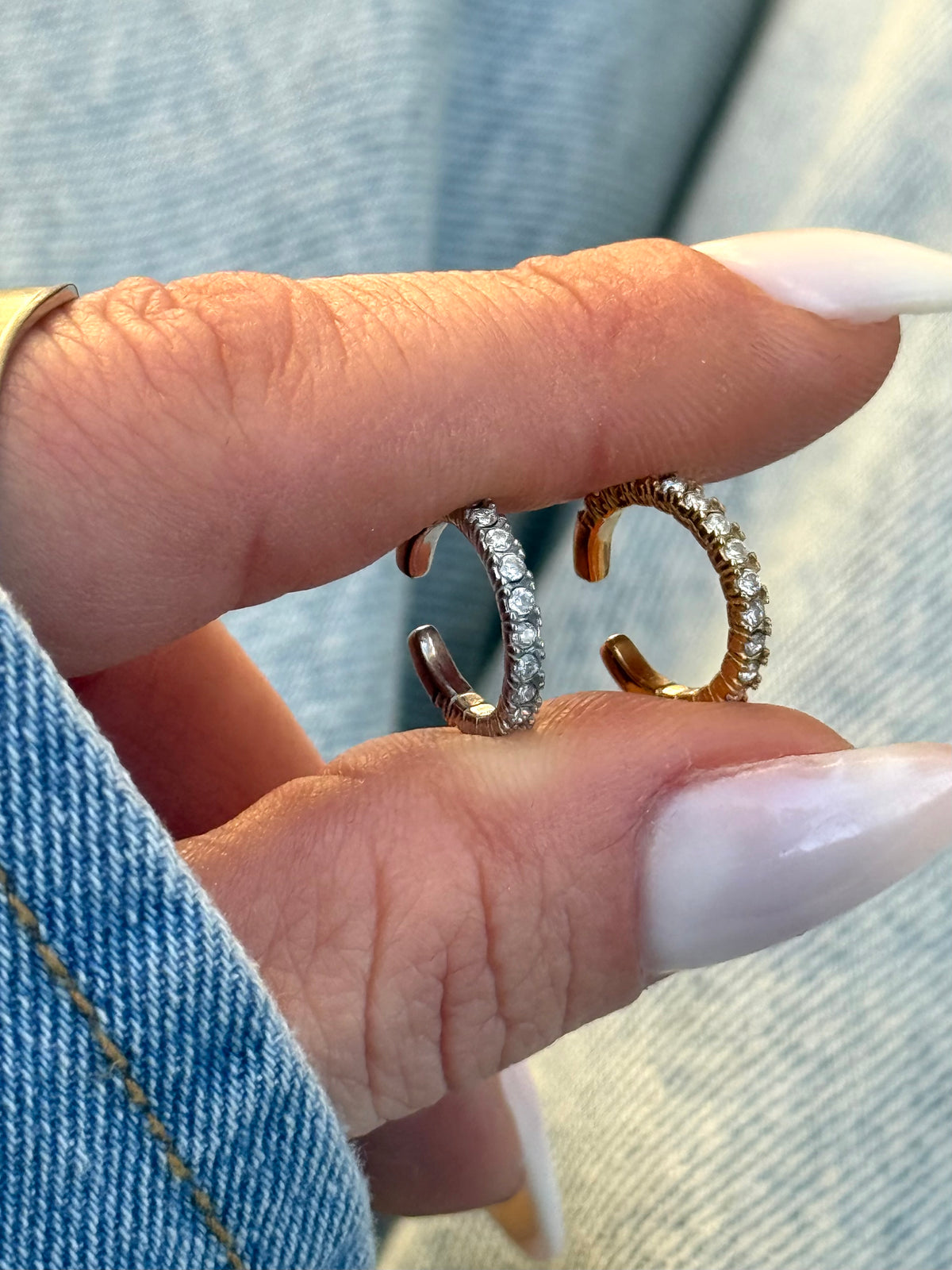 CRYSTAL HUG - ONE PIECE EARRING