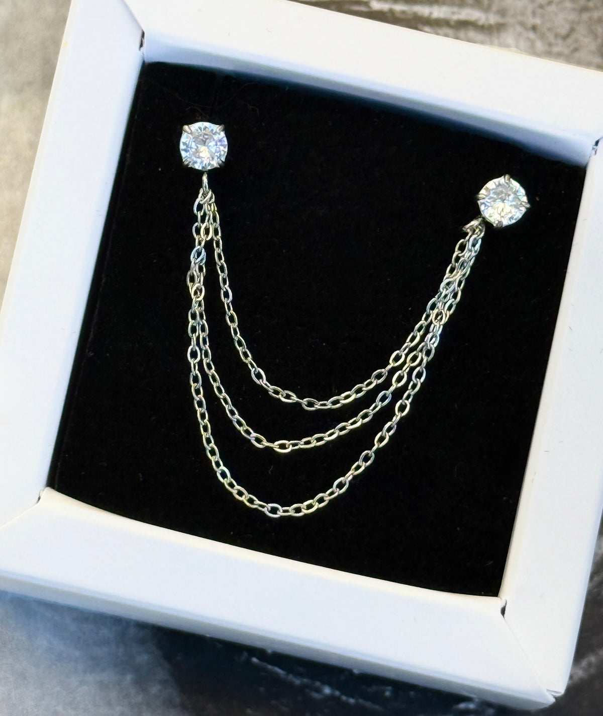 TRIPLE CHAIN SPARK - ONE PIECE EARRING