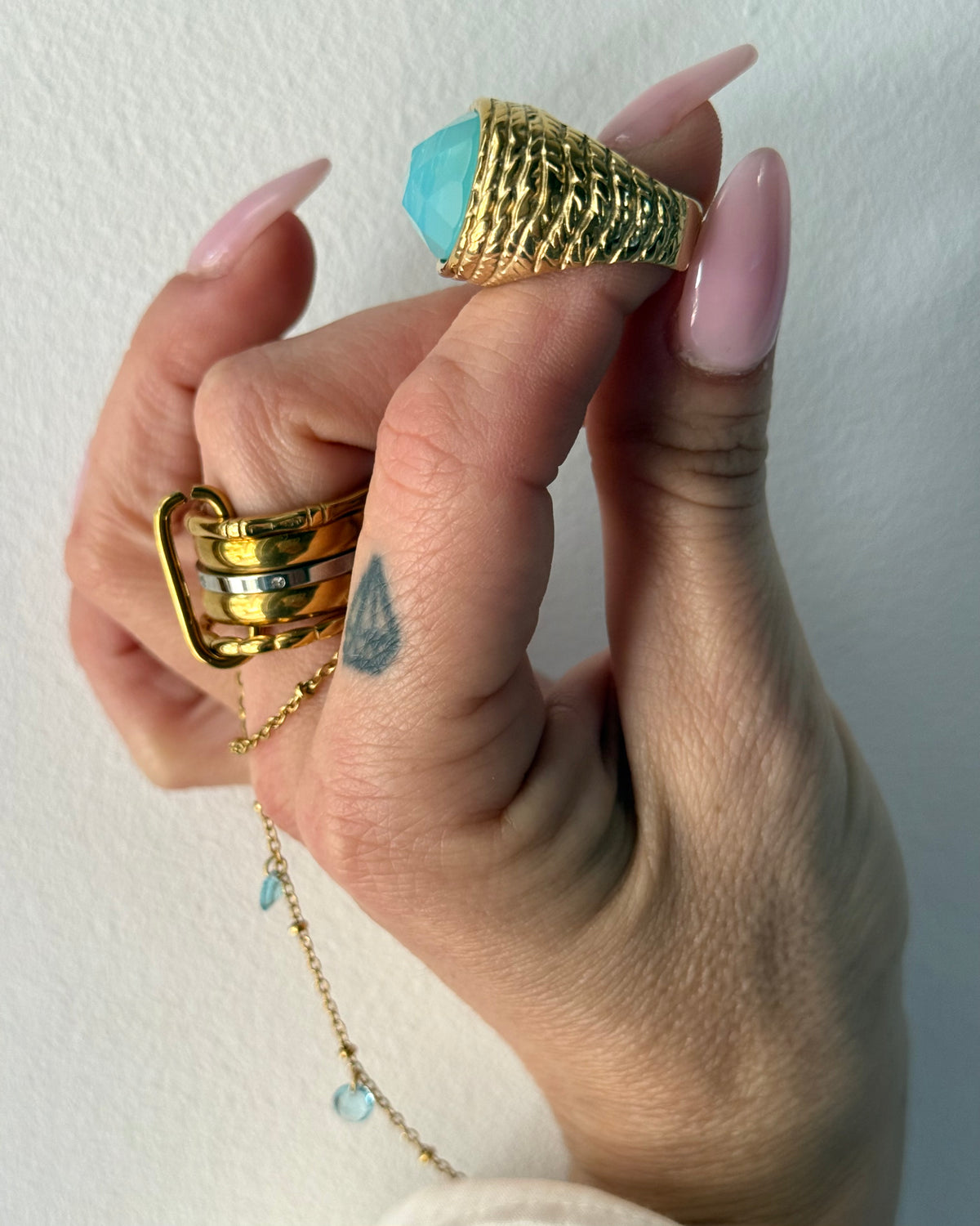 LINKED GOLD RING (SIZE 7)