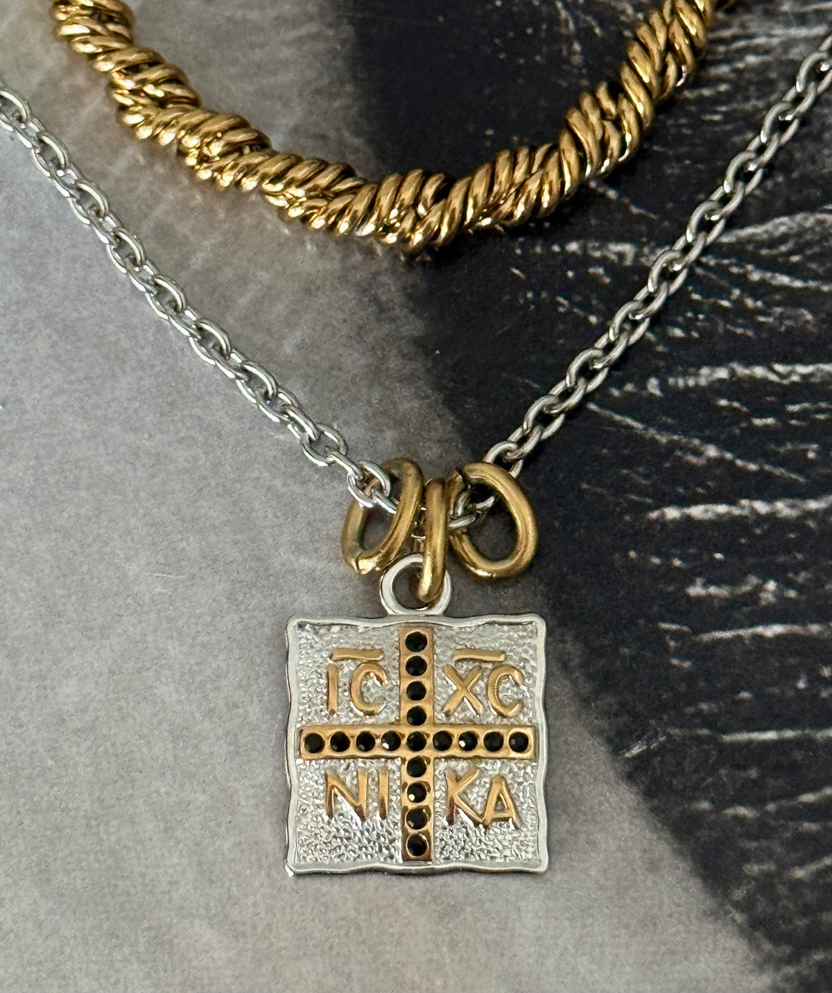 TWIST & CROSS NECKLACE