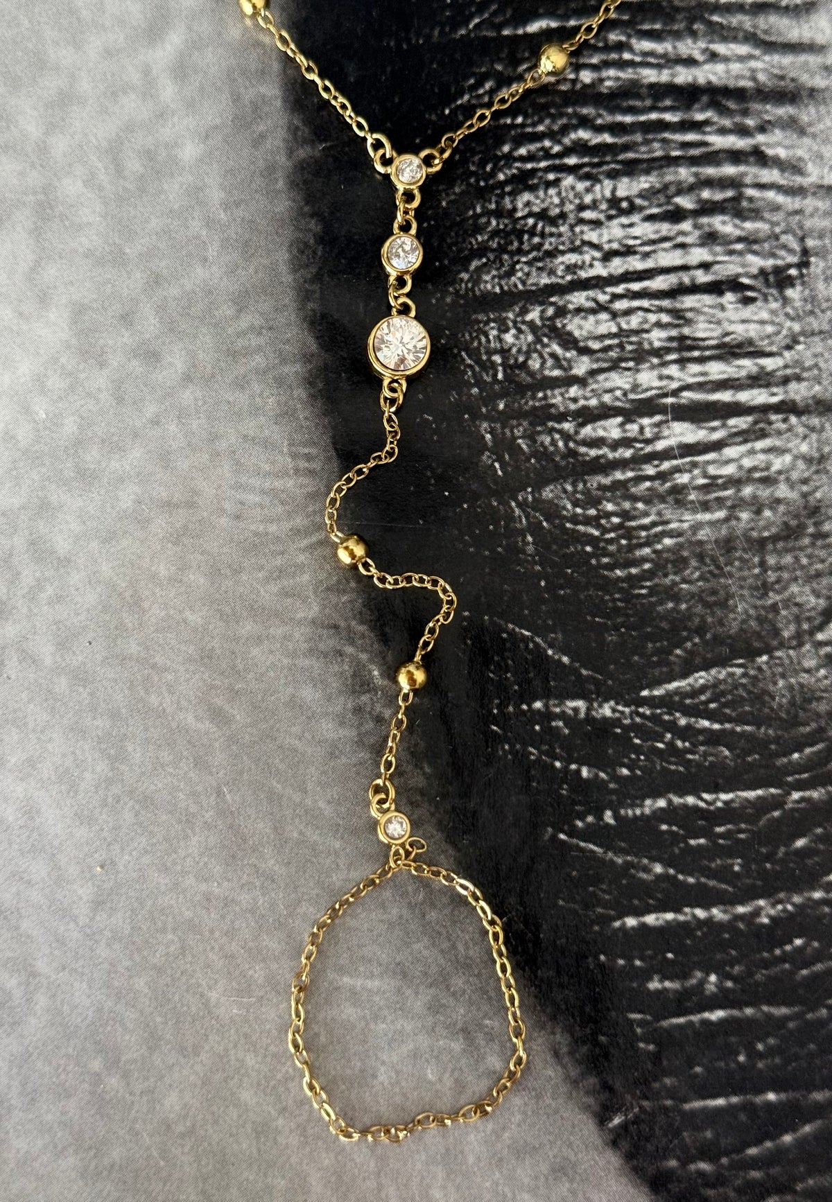 GOLD HAND RING