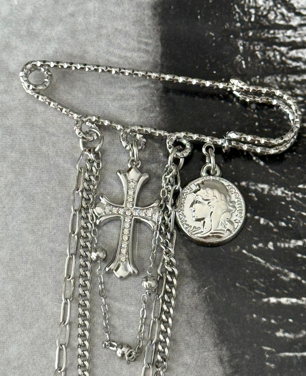 SILVER – CROSS CHAIN BROOCH