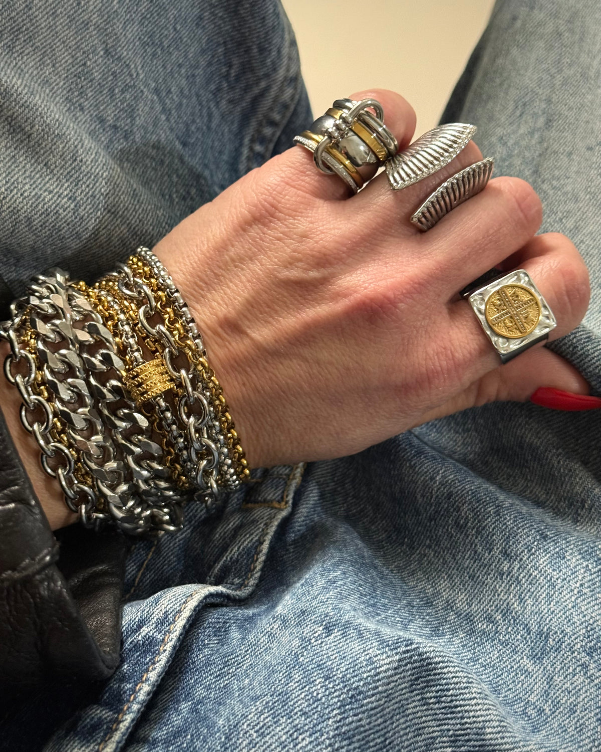 CHOKER & DOUBLE BRACELET