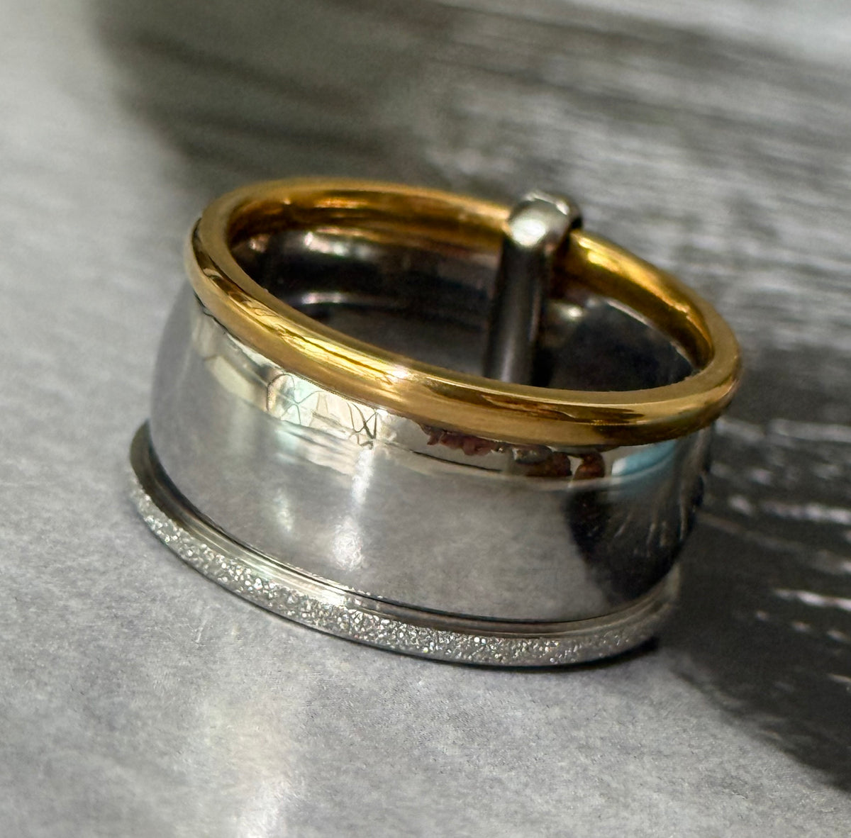 HELIRA RING (Size 10)