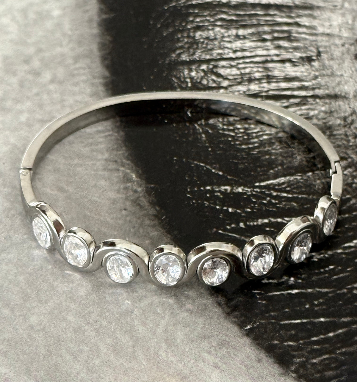 CRYSTAL LINE BANGLE