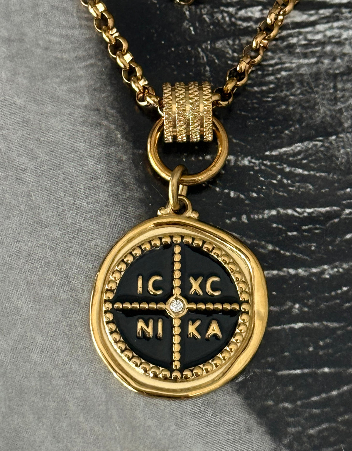 NIKA MEDALLION NECKLACE