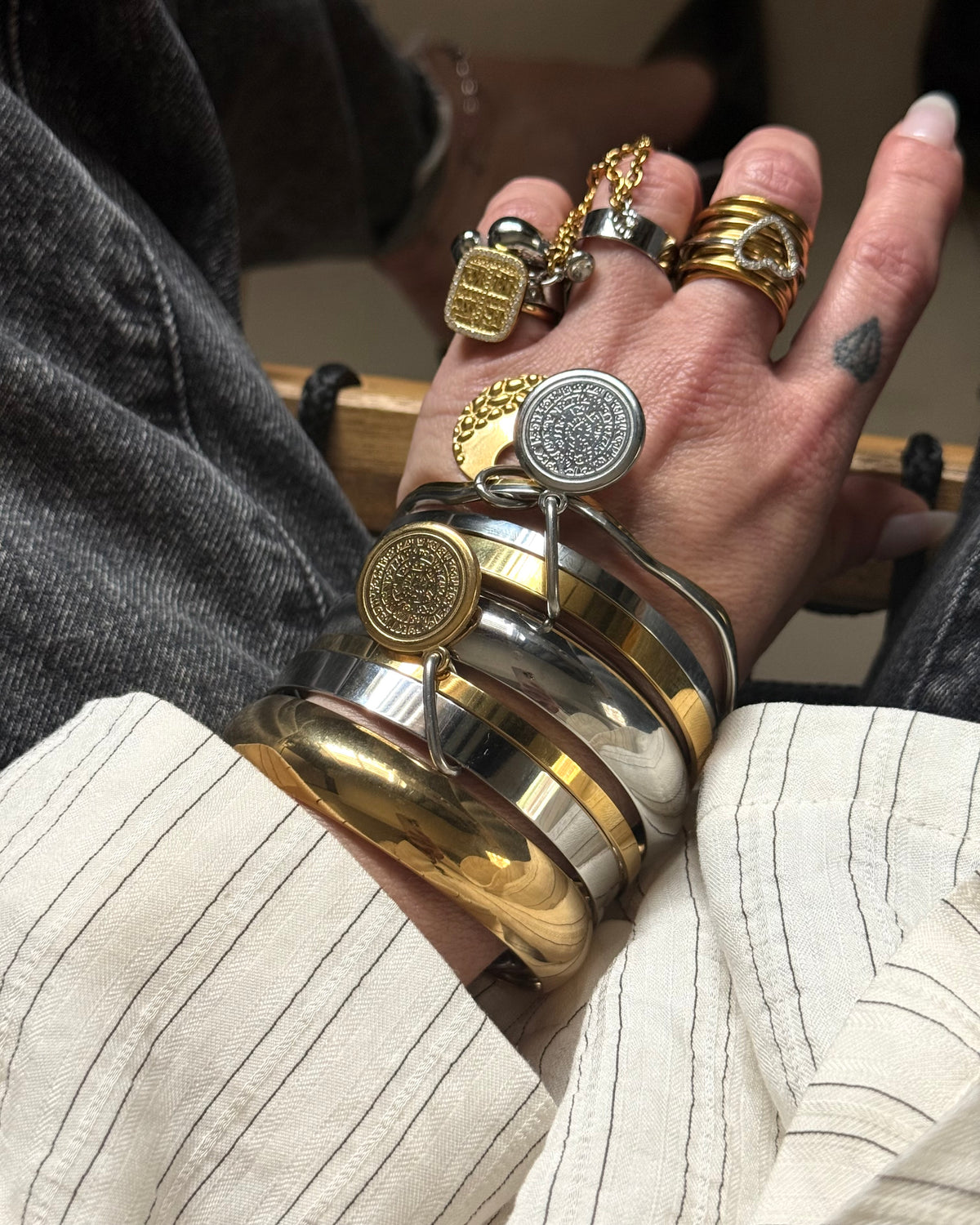 ESSENTIAL BANGLE