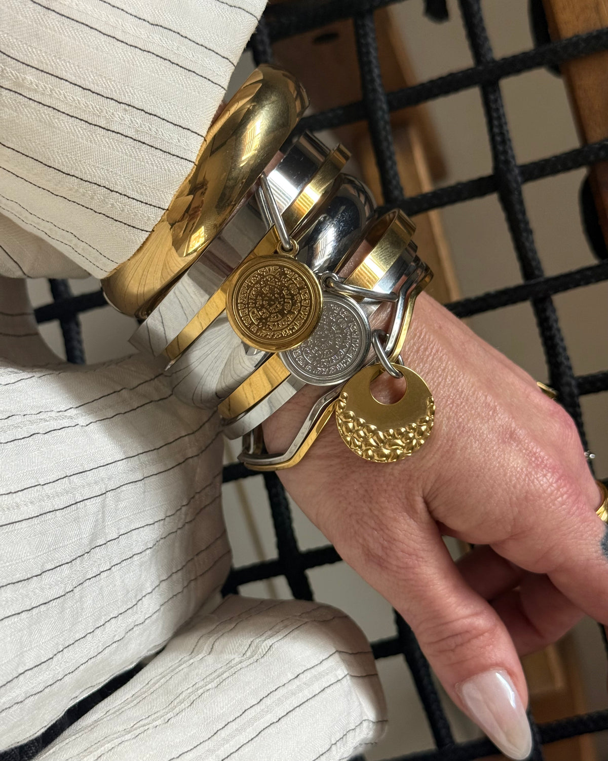ESSENTIAL BANGLE