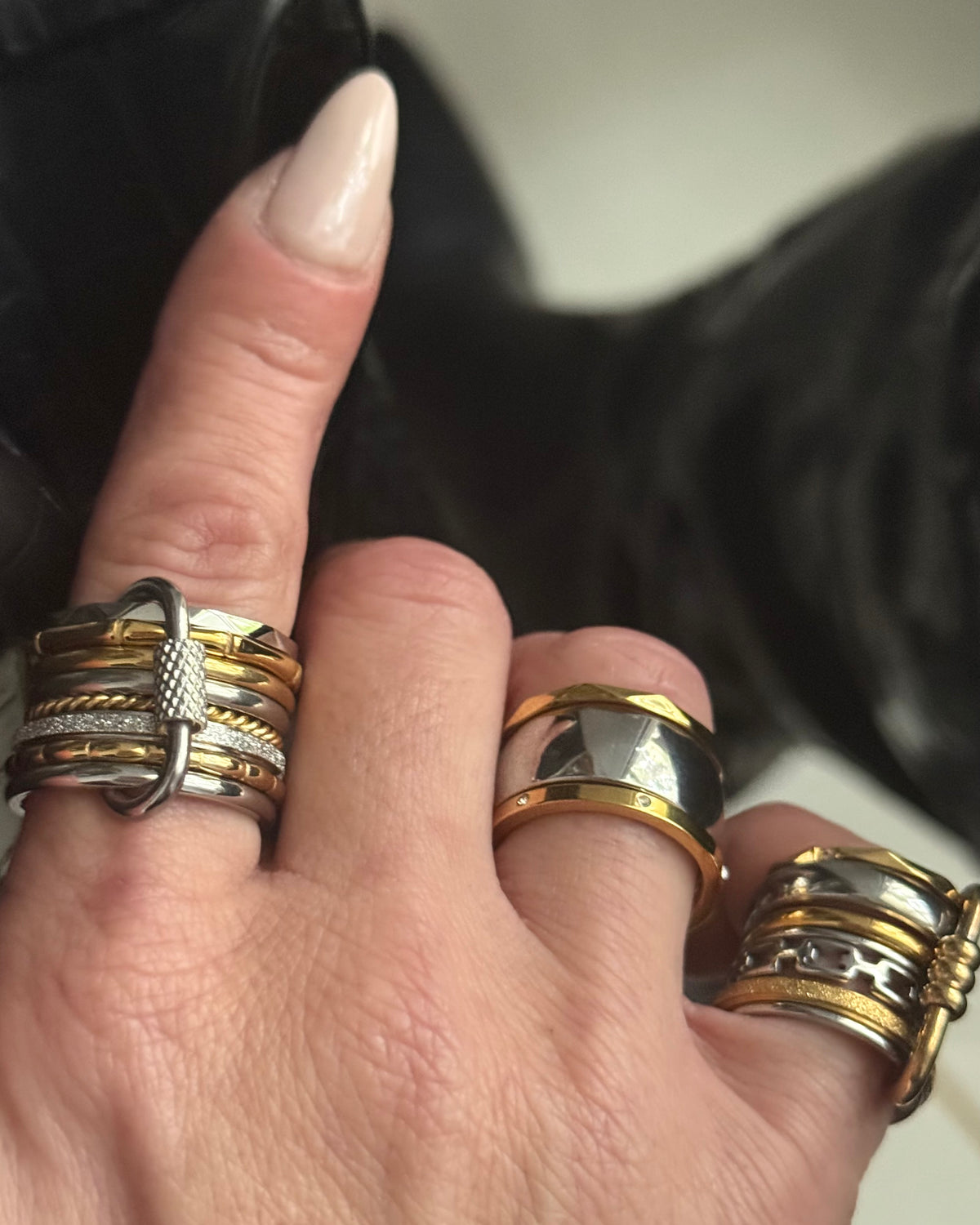 MINIMAL SHIMMER RING (SIZE 7)