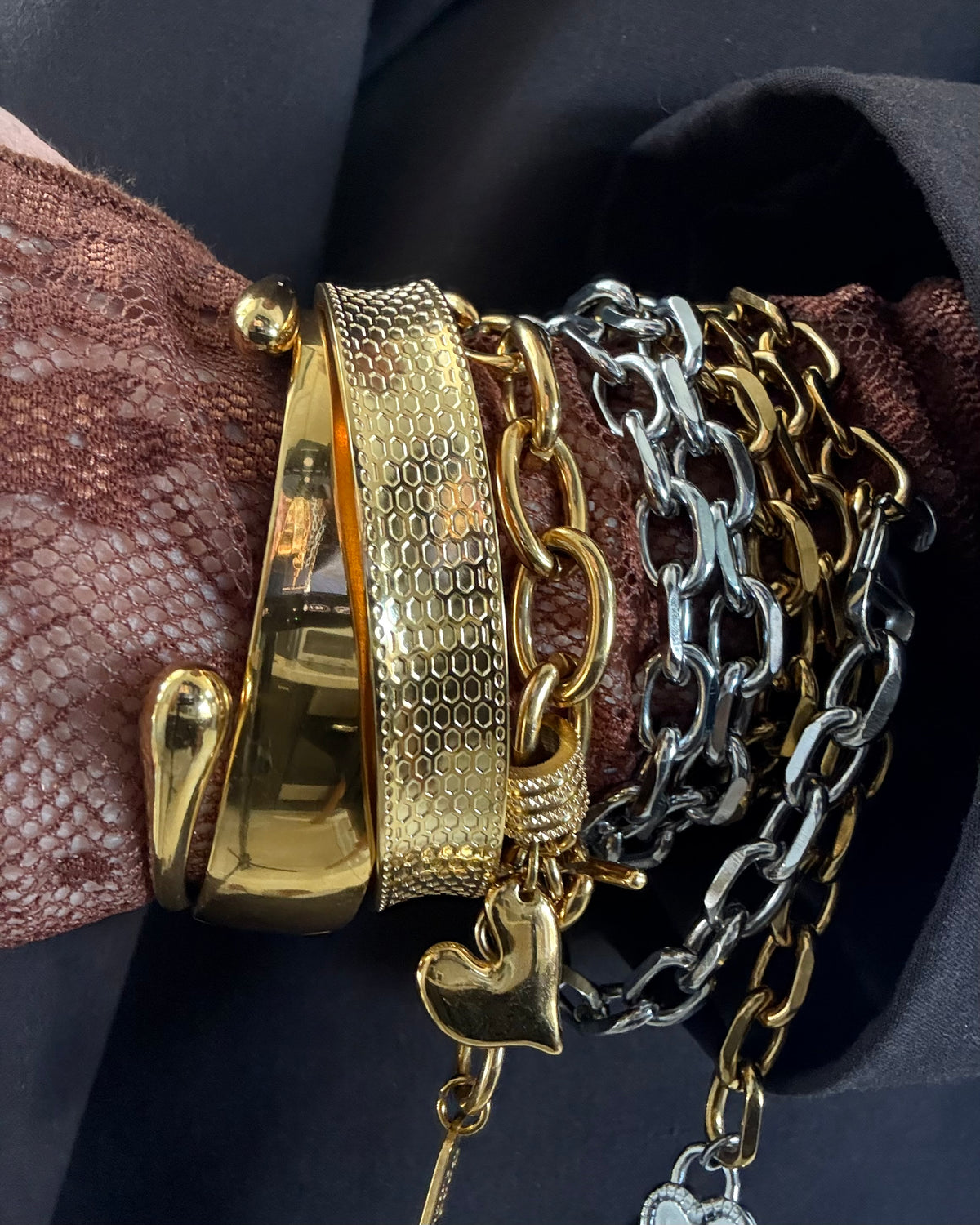 ESSENTIAL GLOW BANGLE