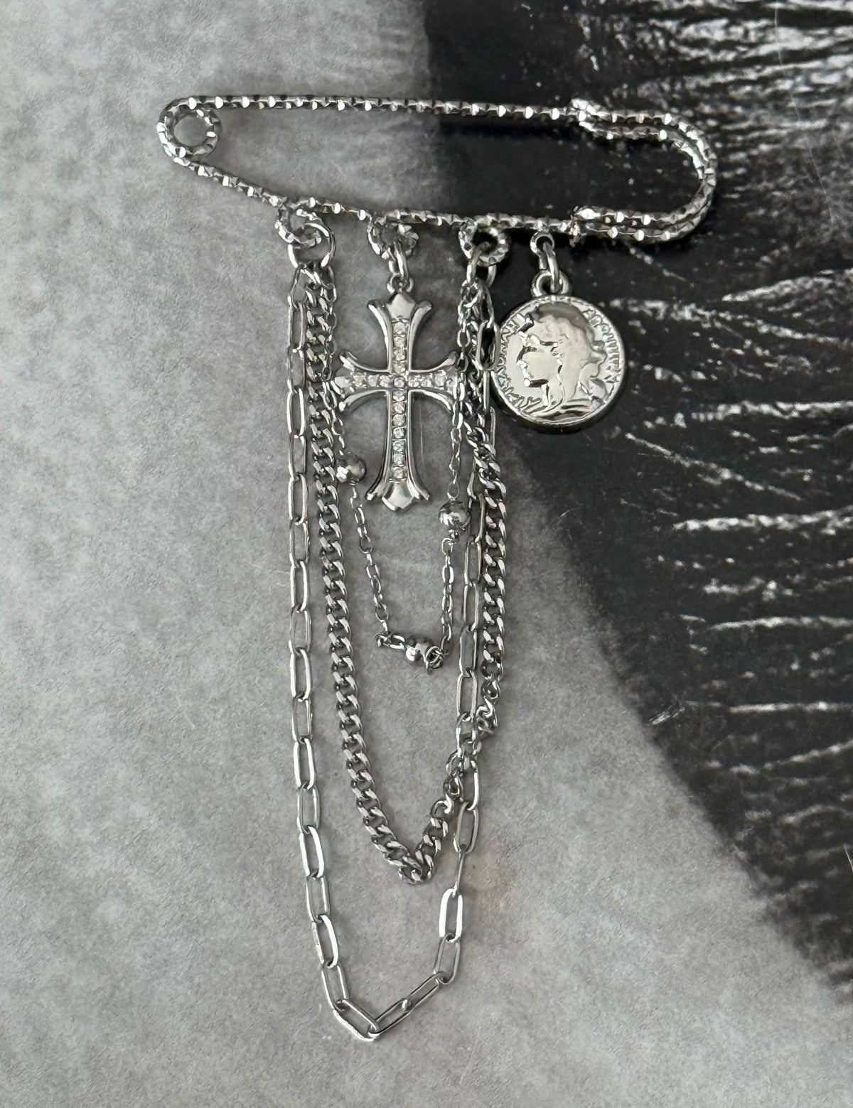 SILVER – CROSS CHAIN BROOCH