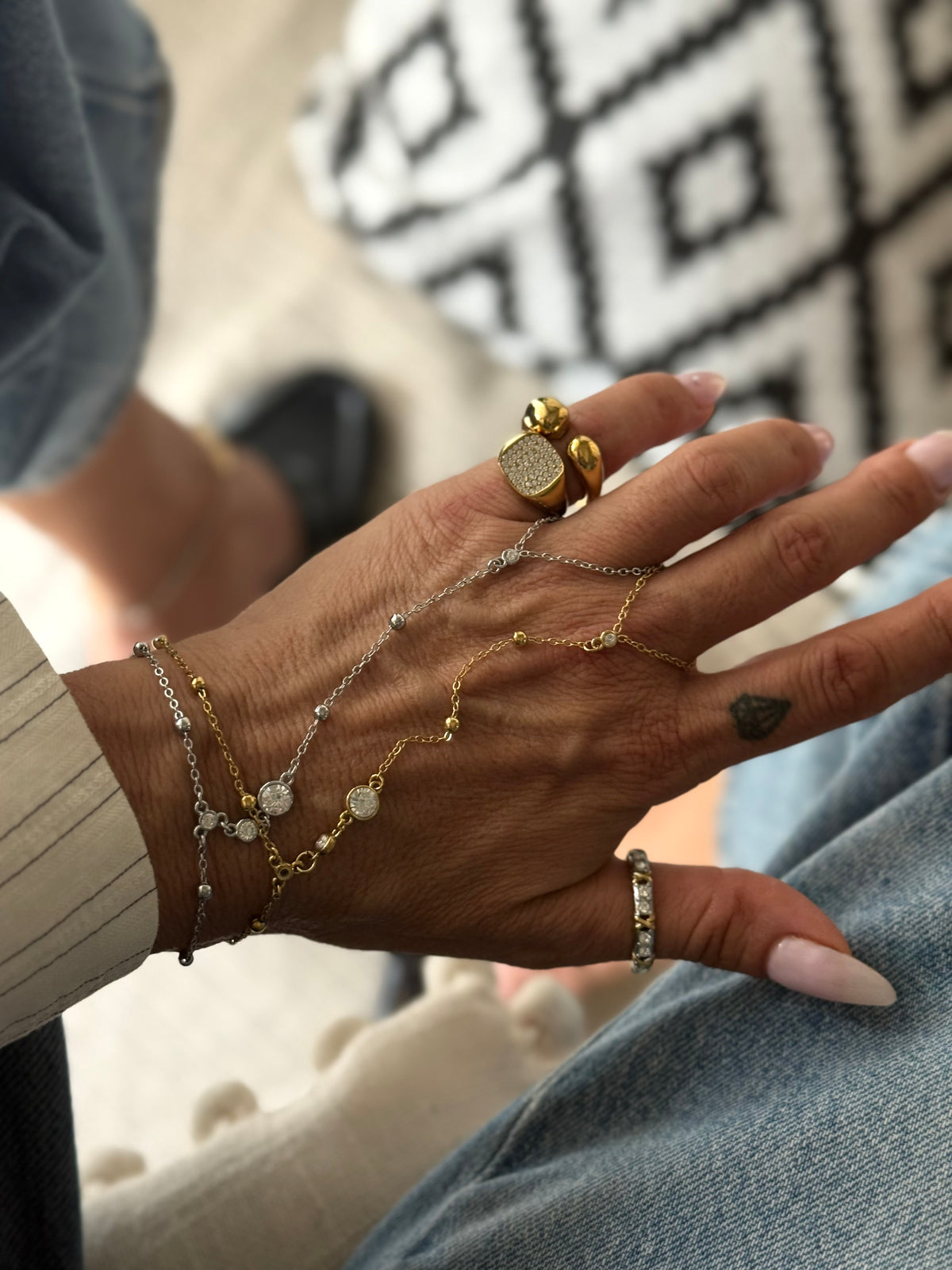 GOLD HAND RING
