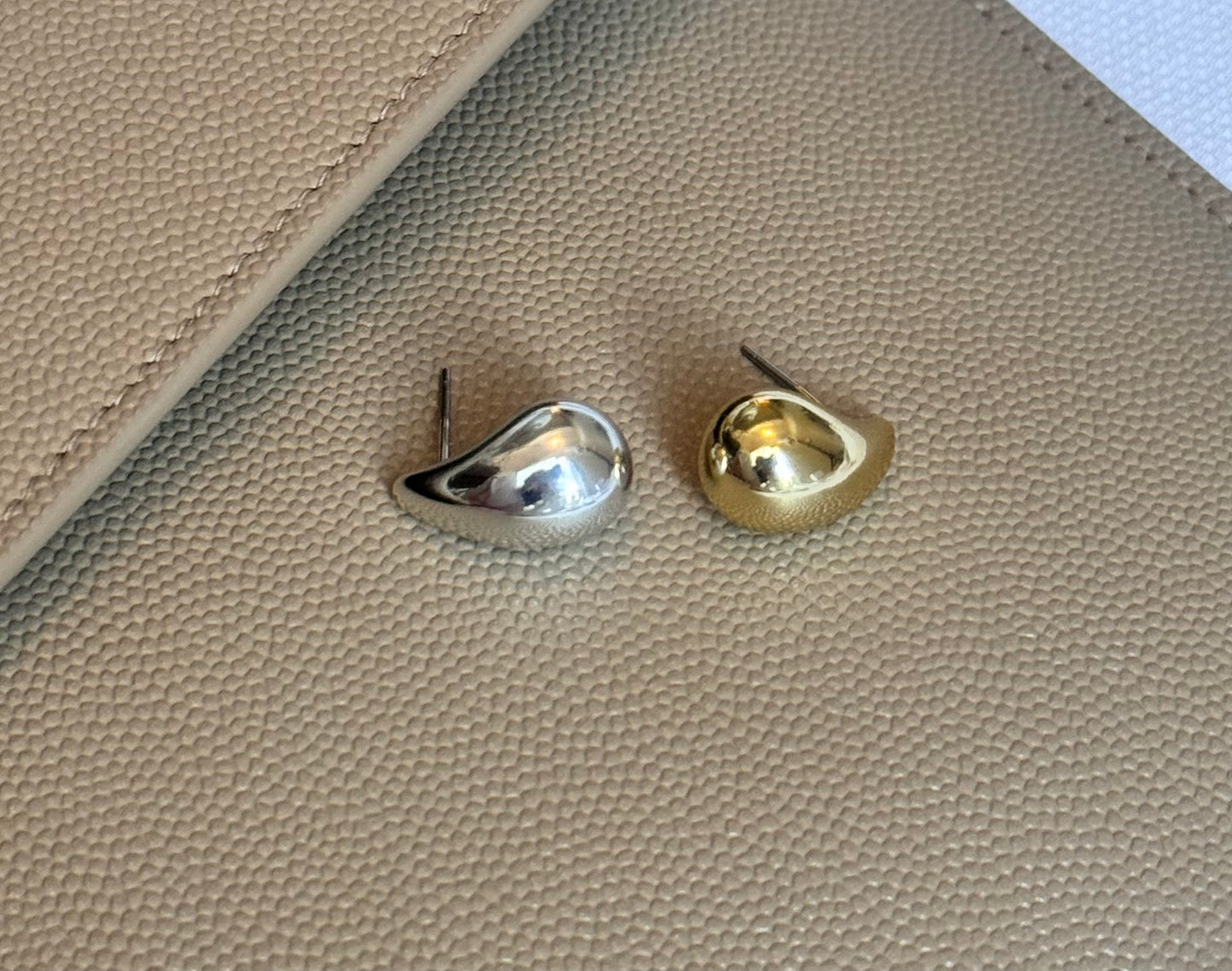 SMALL DROPS EARRINGS